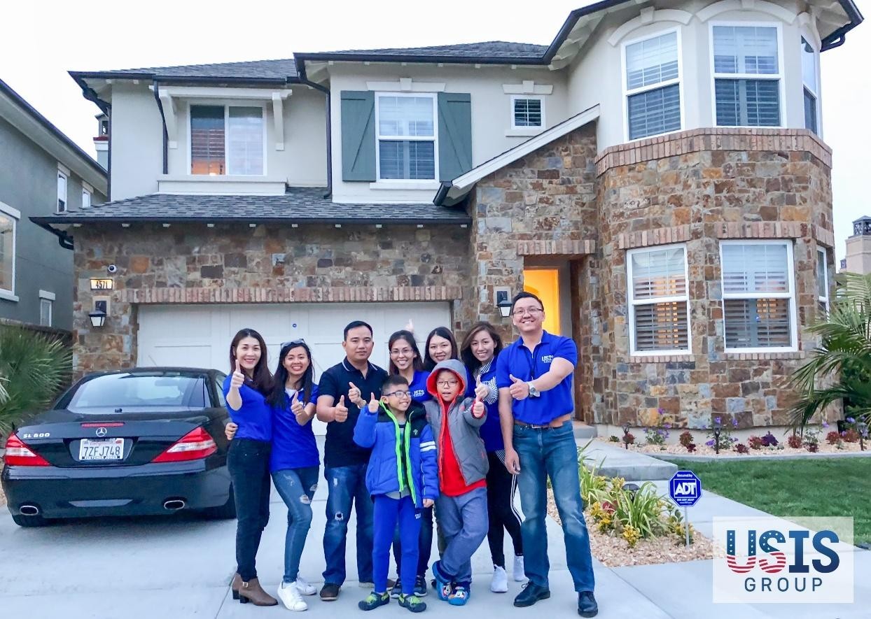 USIS Group visits customer's home (Mr. Pham Vi Vuong - USIS Group customer has been reimbursed)