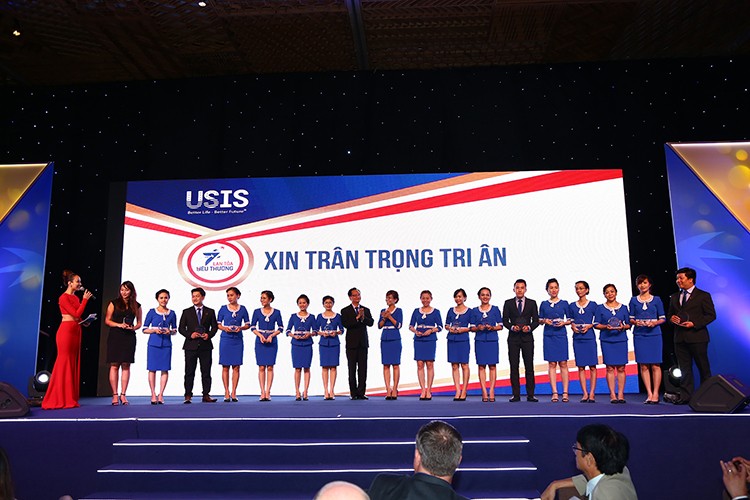 Tri ân đội ngũ USIS